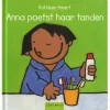 Anna poetst haar tanden