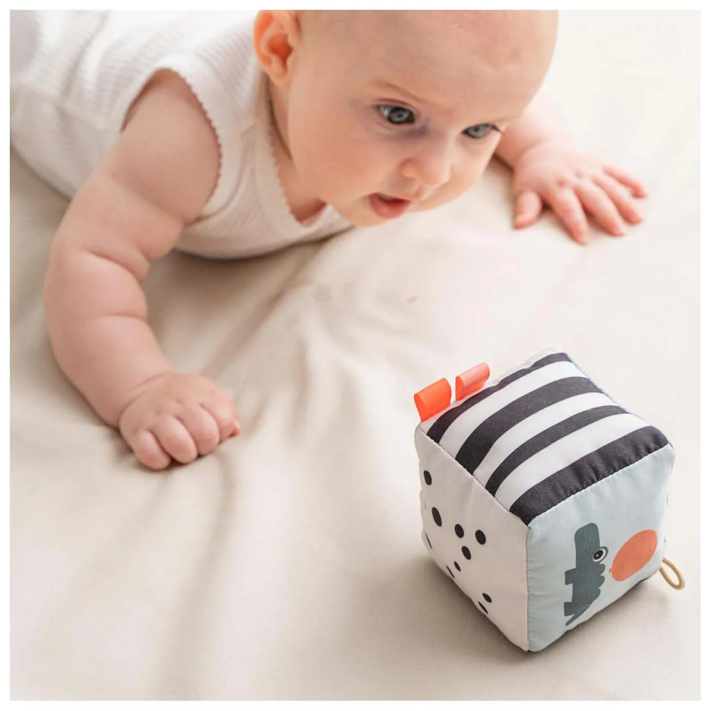 Done by Deer Contrast Kubus Blije Wolken