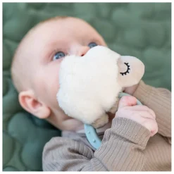 Done by Deer Sensorische Rammelaar met Bijtring Schaapje