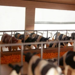 Kids Globe Stal met Windbreekgaas 1:32