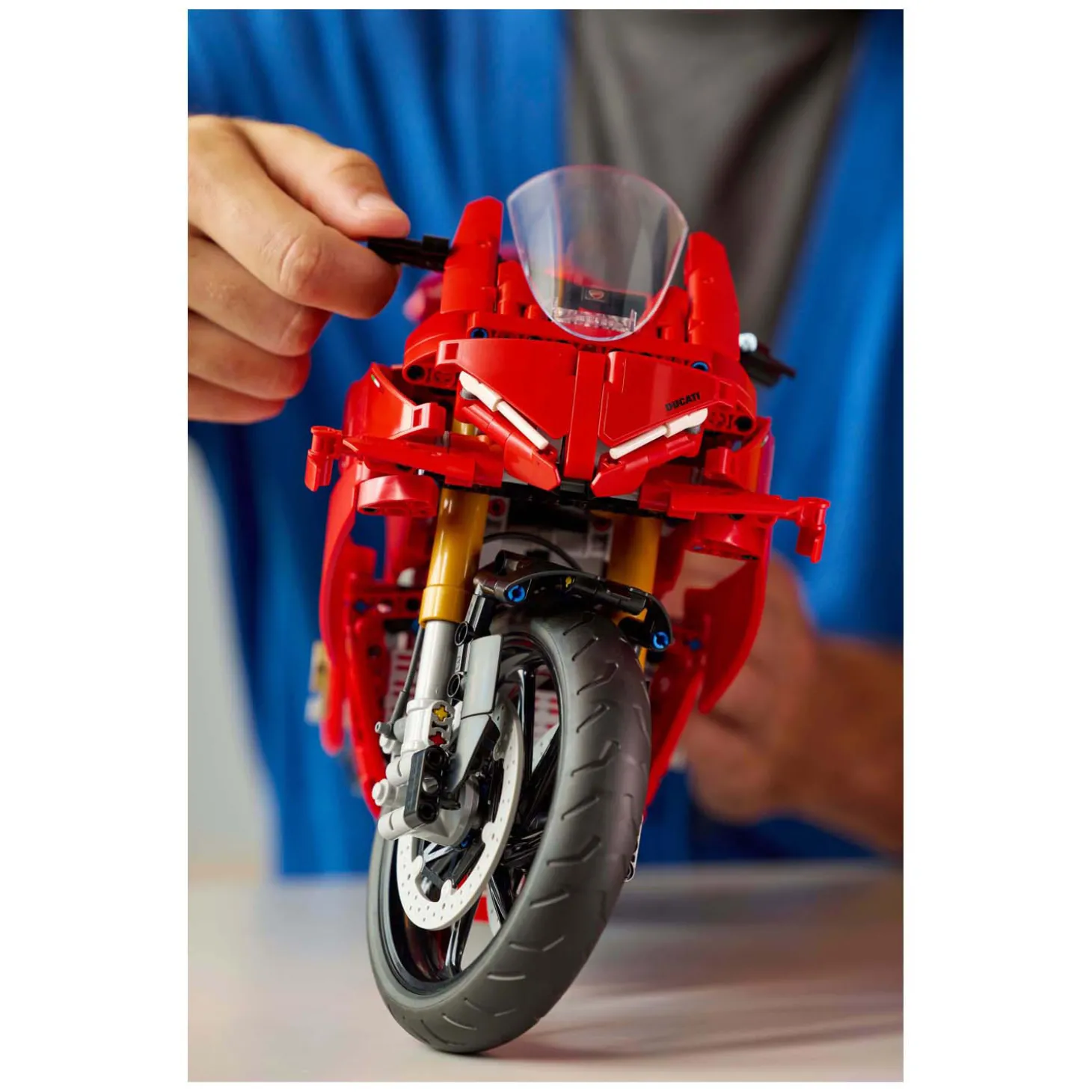 LEGO Technic 42202 Ducati Panigale V4 S Motor