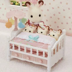 Sylvanian Families 5534 Bed voor Drieling met Mobiel