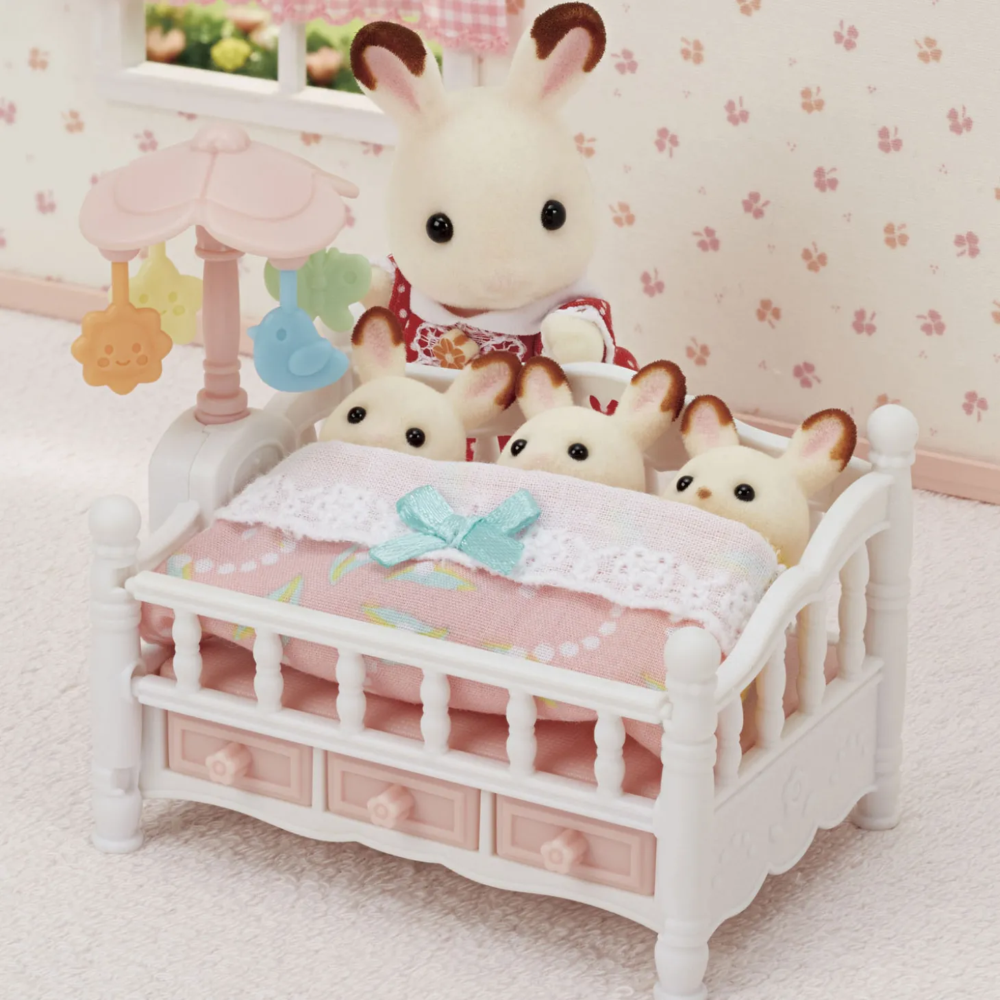 Sylvanian Families 5534 Bed voor Drieling met Mobiel