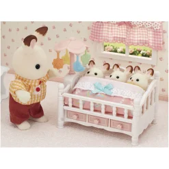Sylvanian Families 5534 Bed voor Drieling met Mobiel
